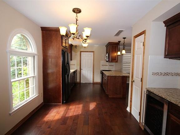 4th image of 512 Cottingwood Ct