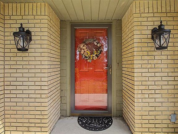 4th image of 295 SE 28TH STREET