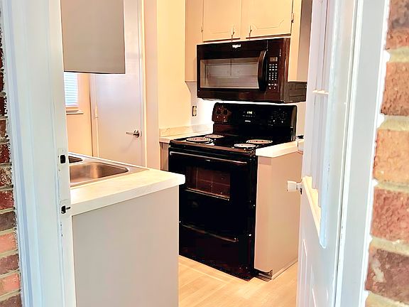 4th image of 42 Southbrook Dr APT A
