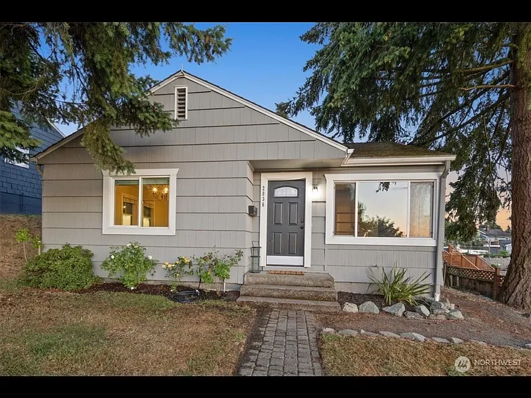 2036 E Morton St — Photo 7