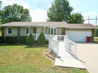 3127 S Pinehurst Ave, Springfield, MO 65807