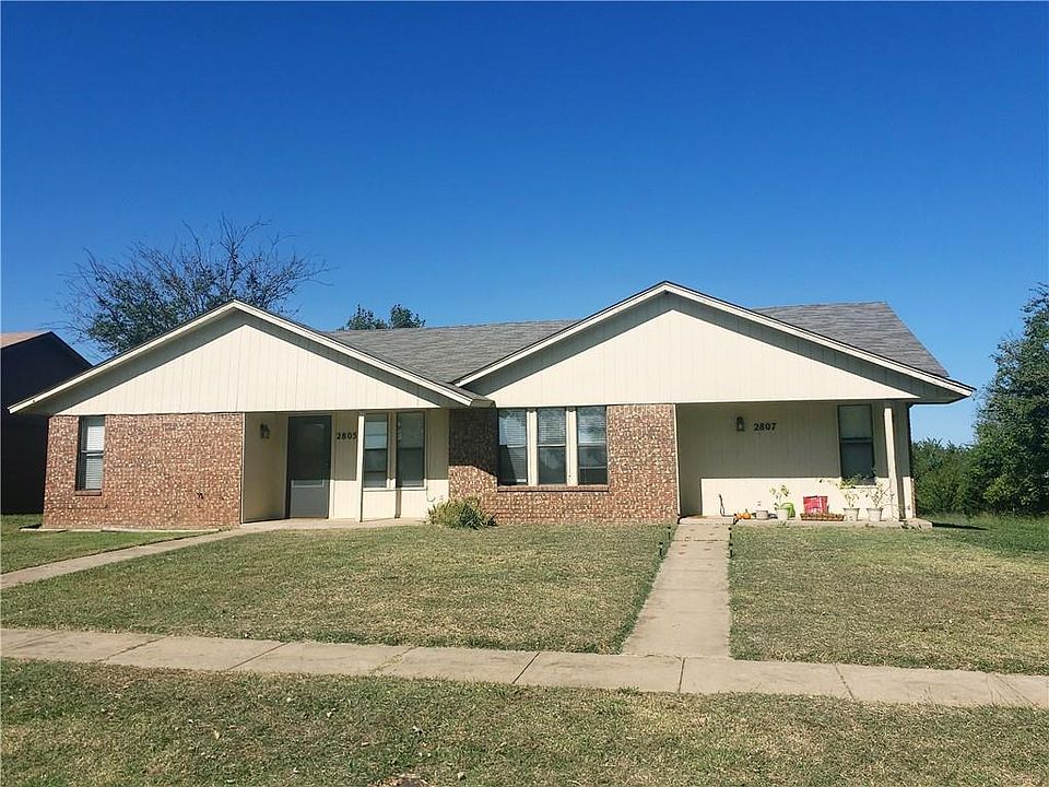 1st image of 2805 Glen Oaks Dr