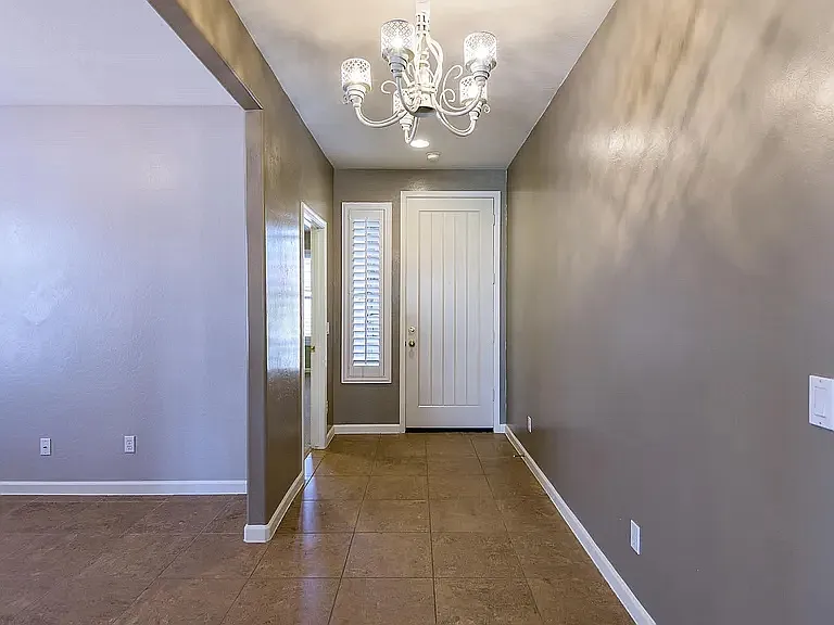 4 bed, 2803 sqft, $3,000 — Photo 2