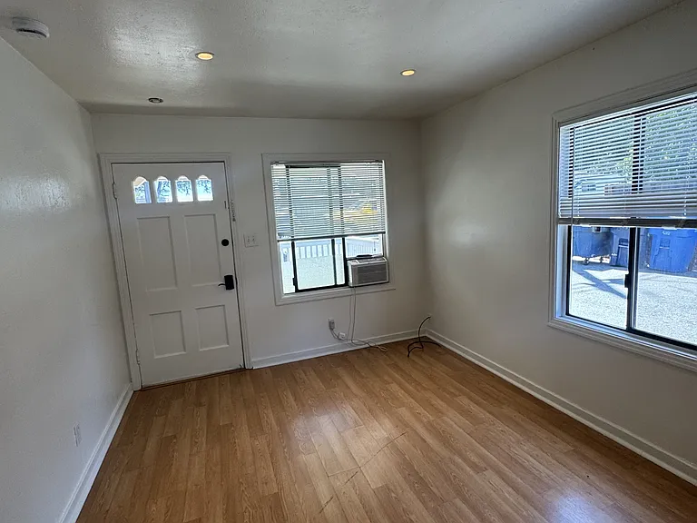 205 N Bayview Ave #1 — Photo 3