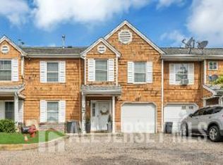 19 Delavan Ct, New Brunswick, NJ 08901