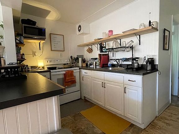 4th image of 3900-3906 S Hudson St #4910-4914