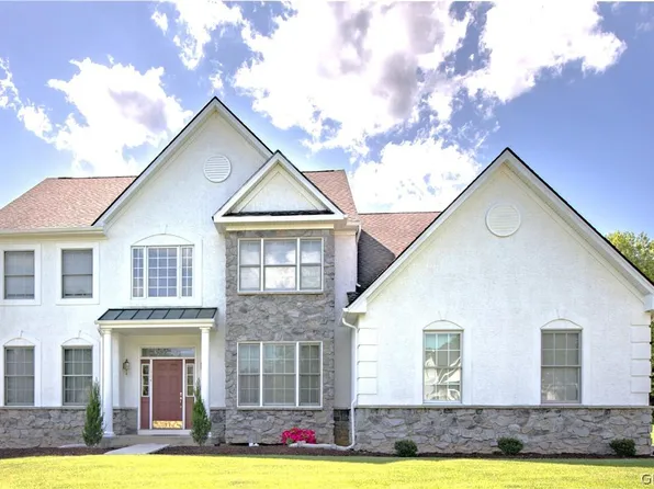 1414 Morningside Dr, Orefield, PA 18069