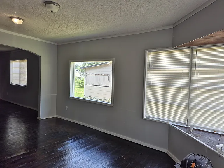 817 Avenue D — Photo 6