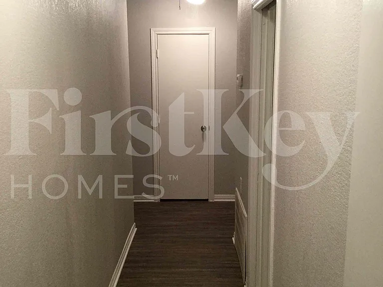 1108 W Camp Cir — Photo 6
