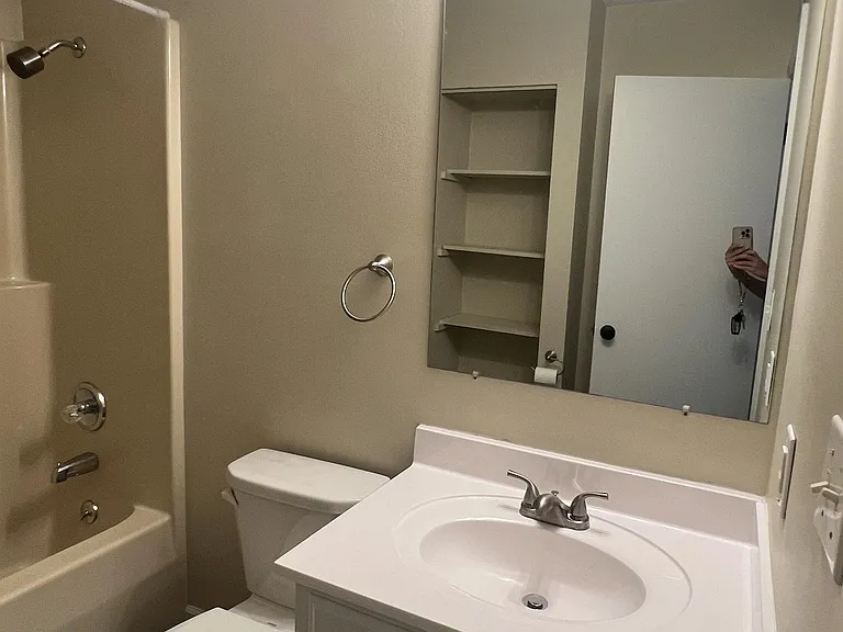 907 Hillwood Dr #C — Photo 11