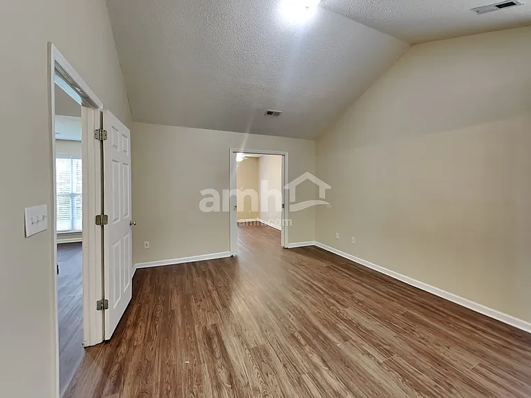 4902 Hunters Blf — Photo 8