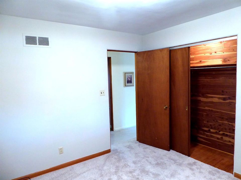 1st image of 814 W 78th Ave