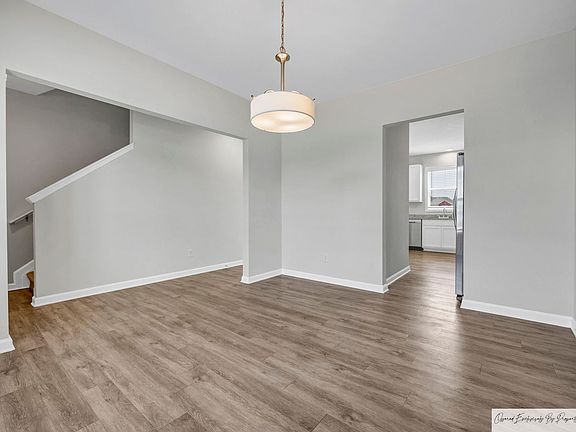 4th image of 579 Burnaby Ct