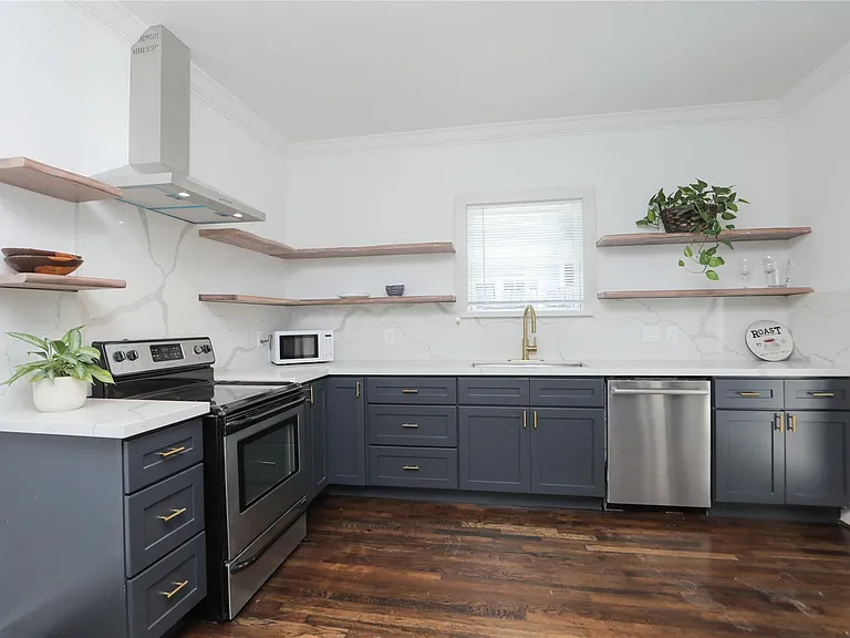 1244 W 21st St — Photo 17