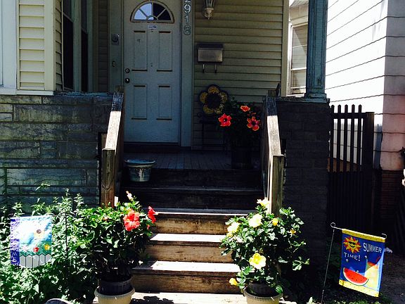 2nd image of 2918 N Richmond St