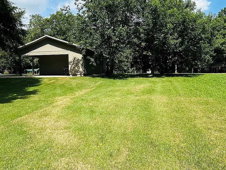 1021 Peggy Dr — Photo 3