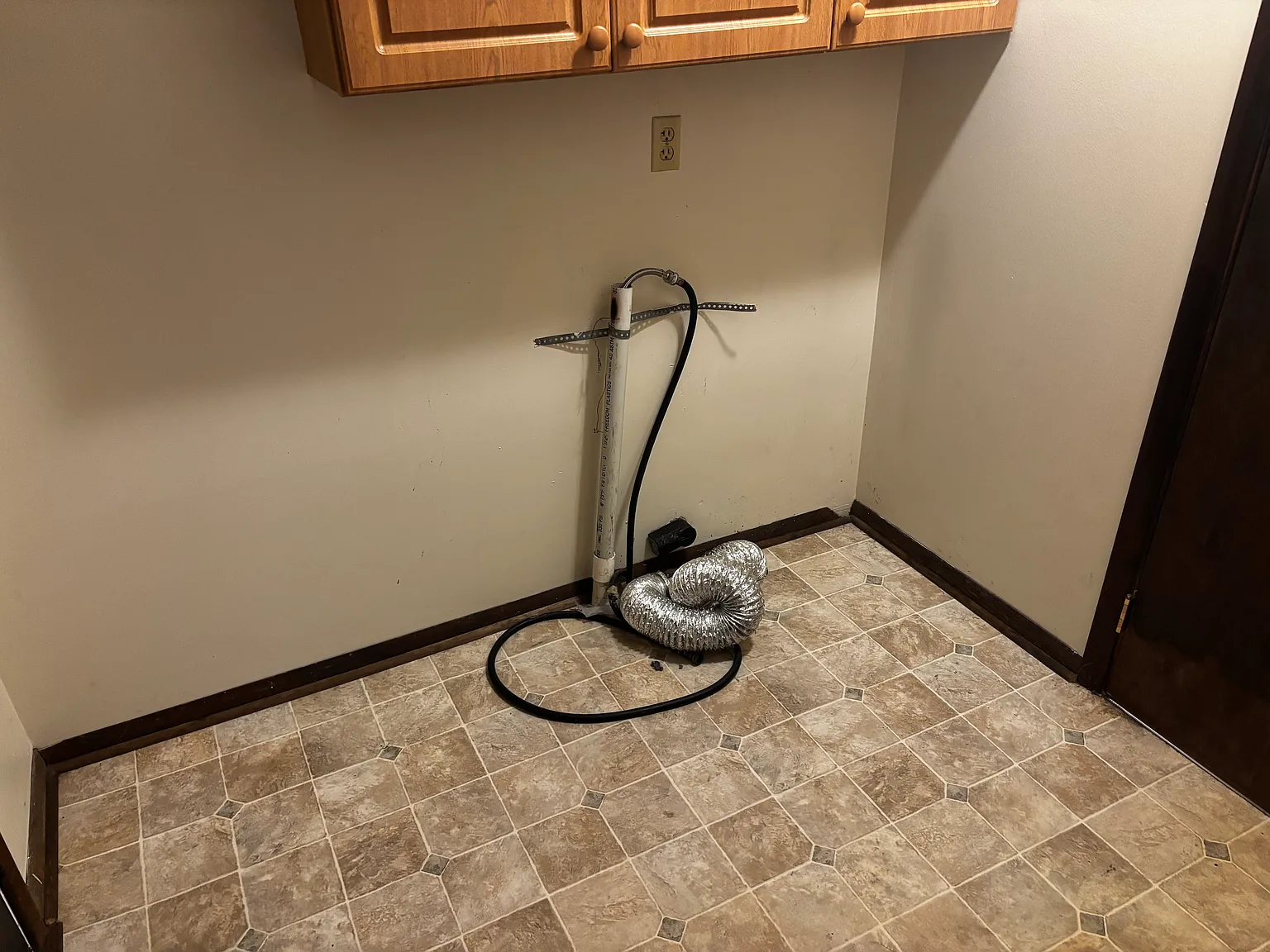 2 bed, 990 sqft, $1,050 — Photo 2