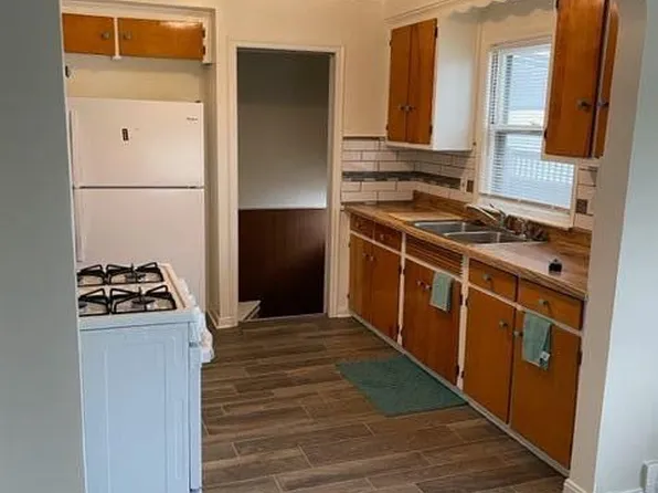 17043 Matthews St, Riverview, MI 48193