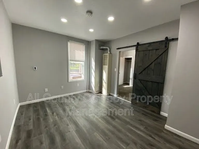 719 S 6th St #1 — Photo 2