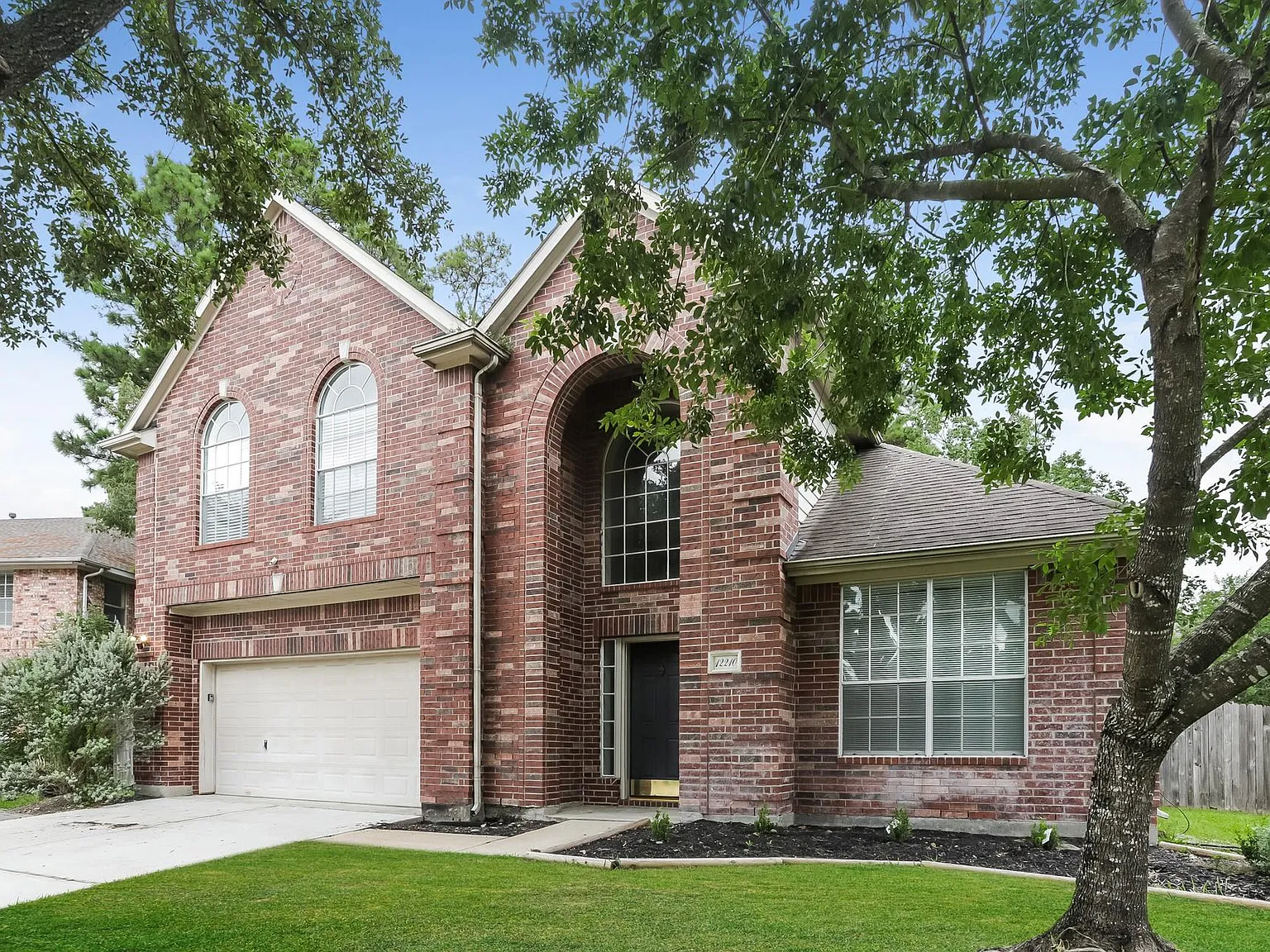 4 bed, 2.5 bath, 2575 sqft, $2,040 — Photo 2