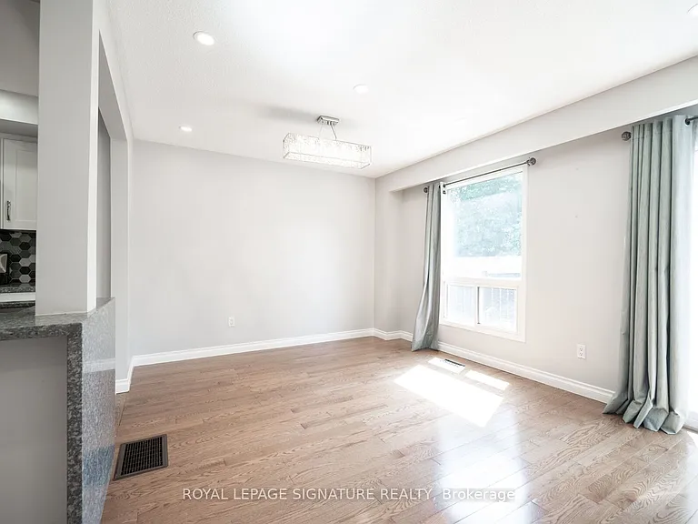 447 Ontario St N — Photo 13