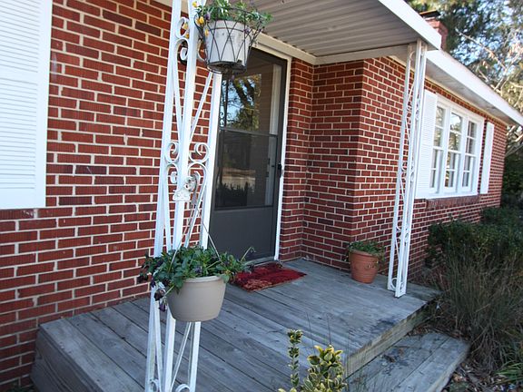2nd image of 501 Winona Ave