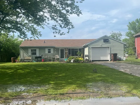 1058 Springwood Dr, Fremont, OH 43420