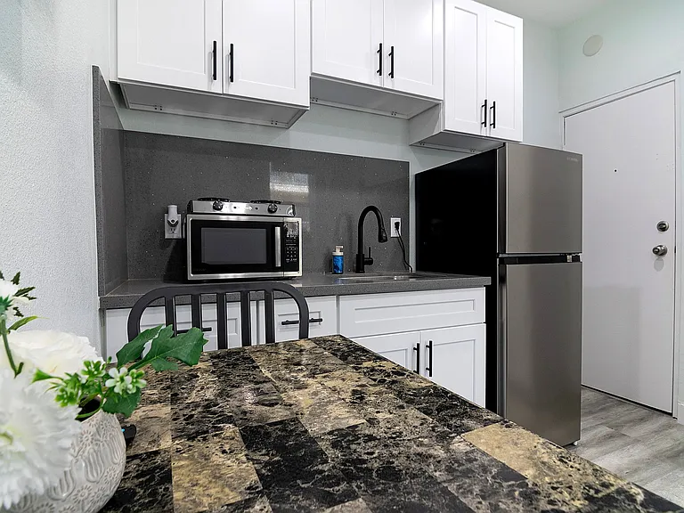 Michigan Avenue Apartments — Photo 29