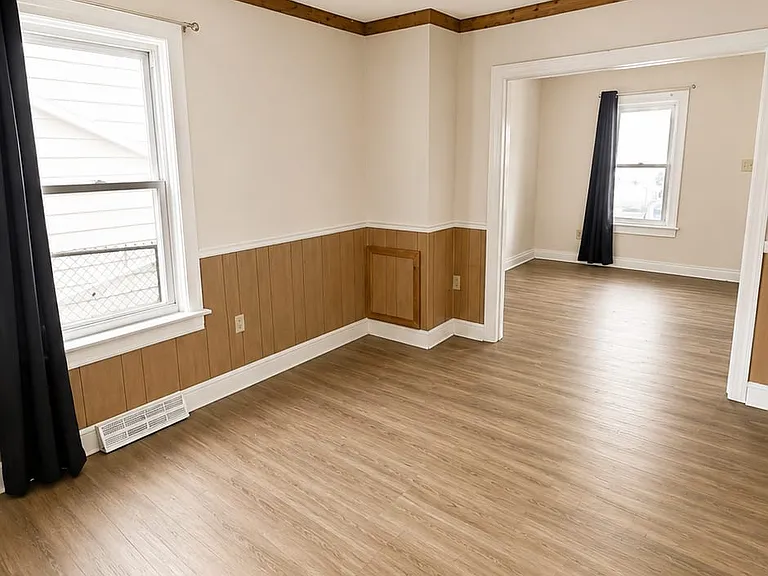 814 Dale St — Photo 3