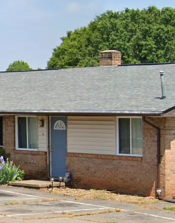 2115 27th Avenue Dr NE #2 — Photo 2