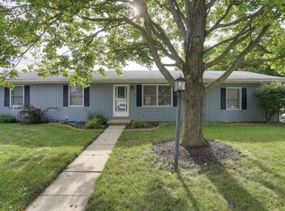 1712 Stratford Dr, Champaign, IL 61821