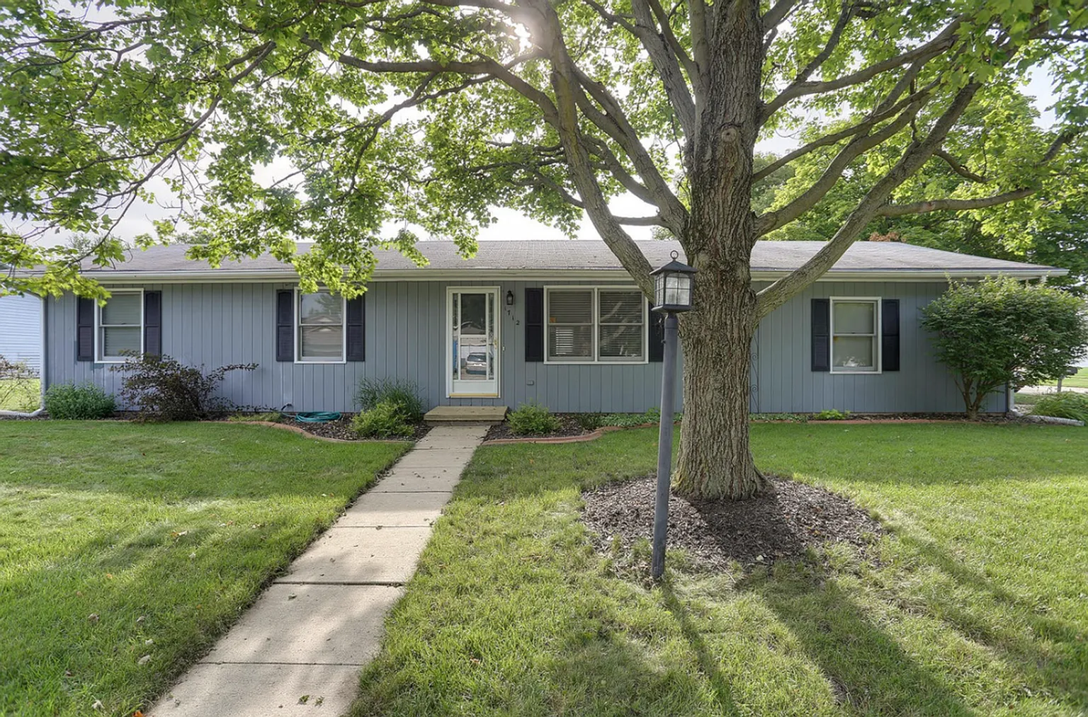 1712 Stratford Dr photo 1
