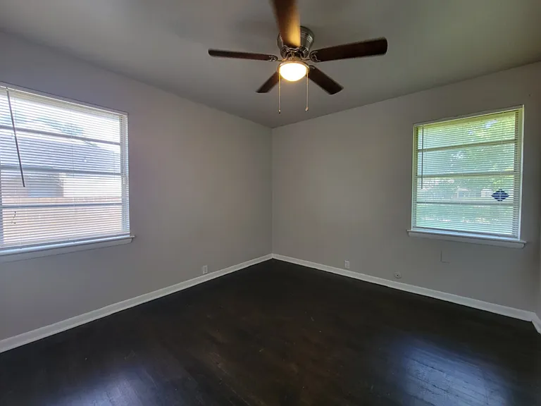 1220 Lewis Dr — Photo 5