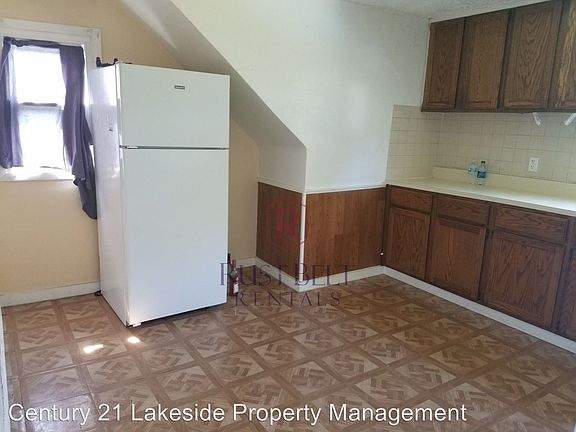 3rd image of 1320 W Montrose St APT 2