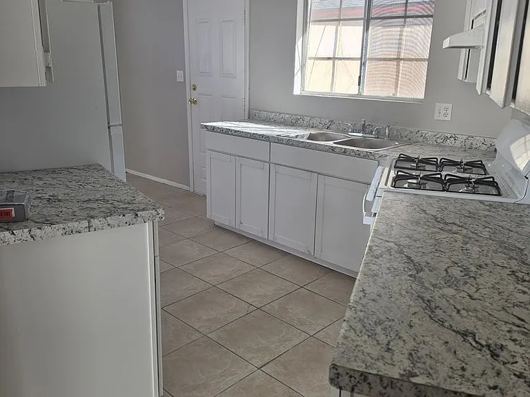 4751 Terra Linda Ave — Photo 4