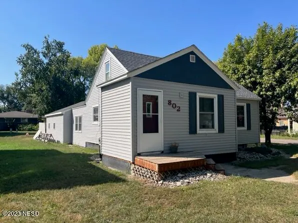802 S 2nd St, Milbank, SD 57252