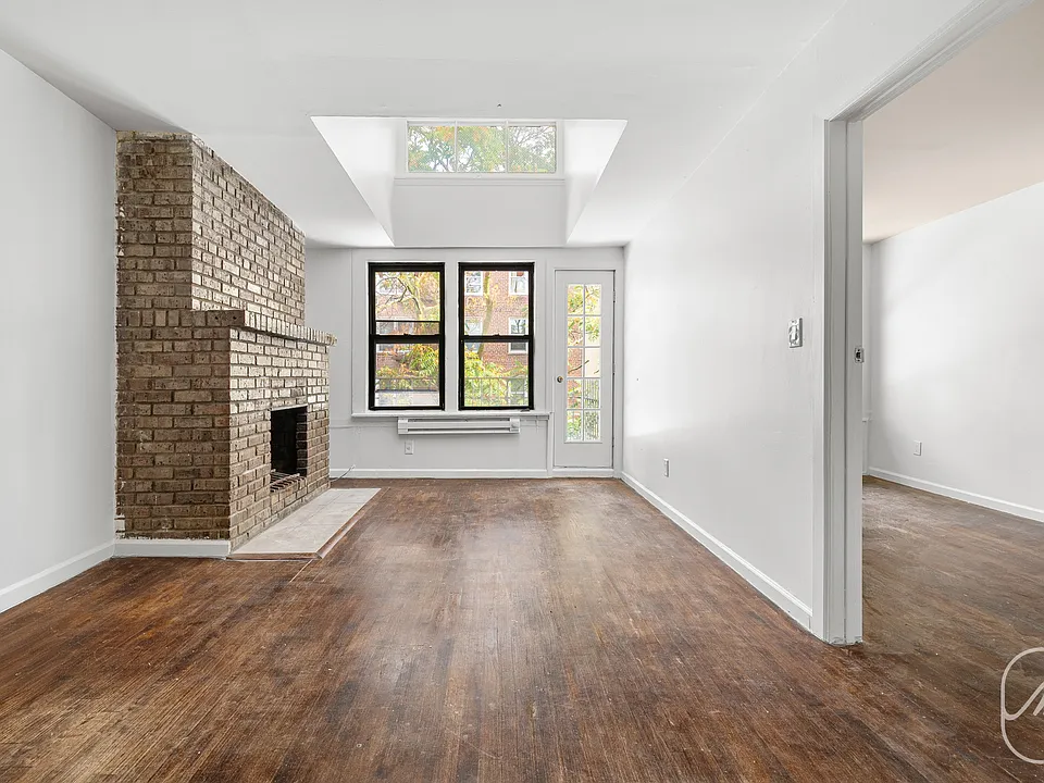 313 W 29th St #J