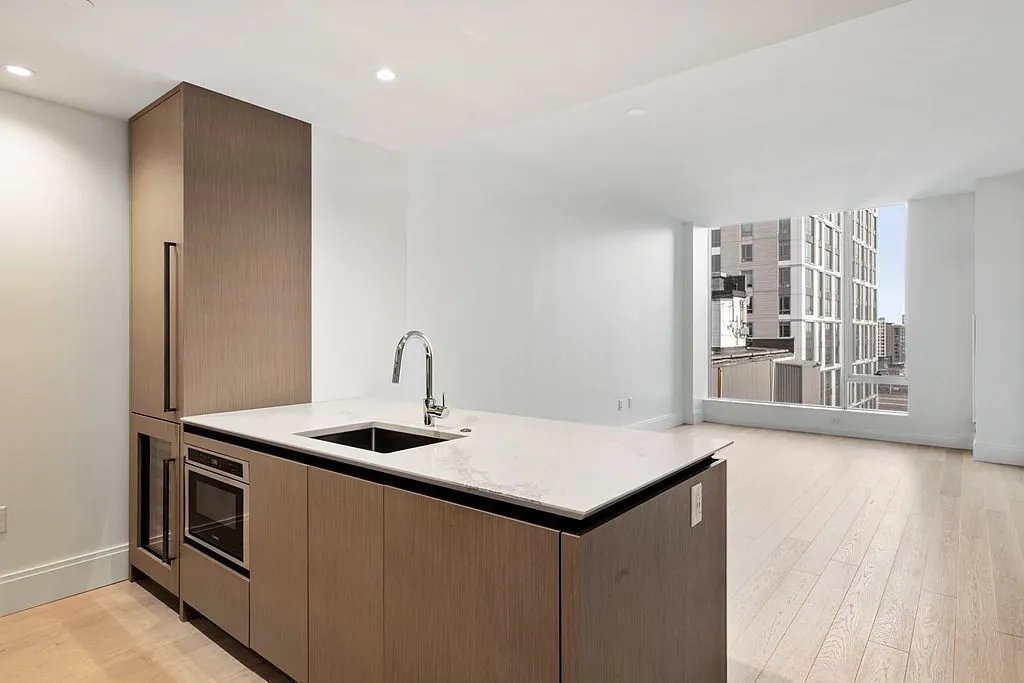 1 bed, 1.0 bath, 736 sqft, $4,700 — Photo 1