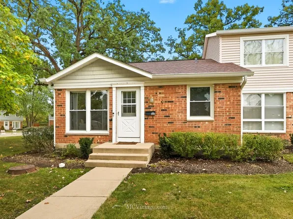 3098 Lynnwood Ct, Streamwood, IL 60107