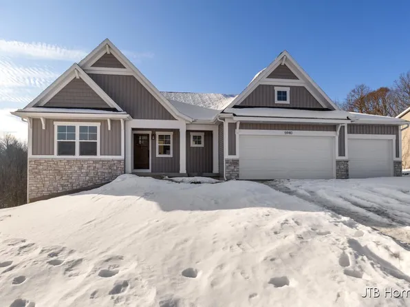 5940 Valley Point Dr, Caledonia, MI 49316