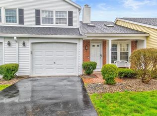 37 Old Stone Ln, Rochester, NY 14615