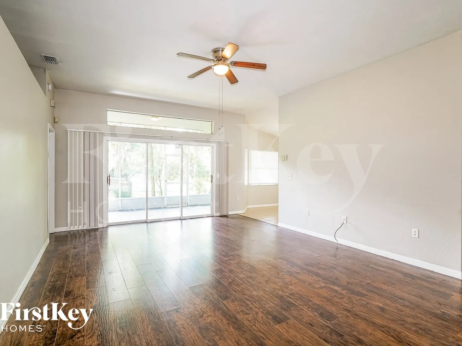 3 bed, 2.0 bath, 1506 sqft, $2,140 — Photo 3