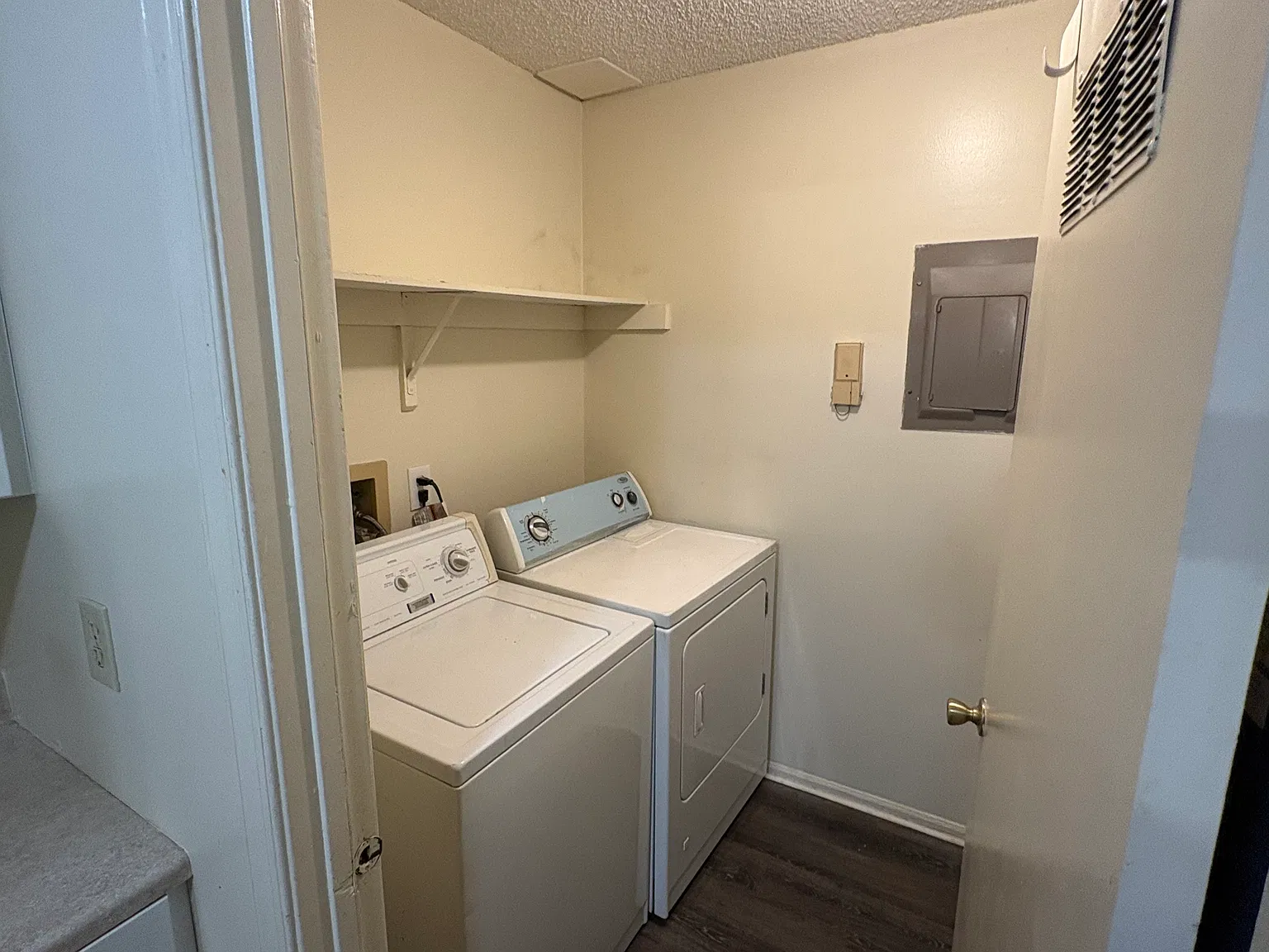 2 bed, 1055 sqft, $2,000 — Photo 3