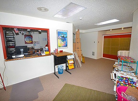 5th image of 12505 Roosevelt Way NE