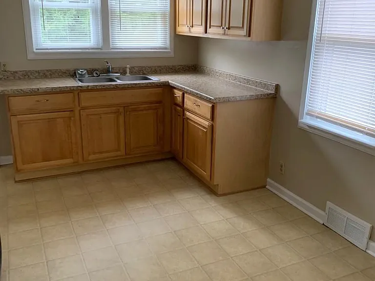 1311 Vincent St — Photo 11