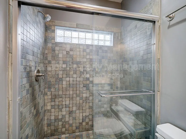 1025 W 15th 1/2 St — Photo 12