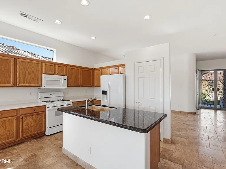 15707 E Cactus Dr — Photo 5