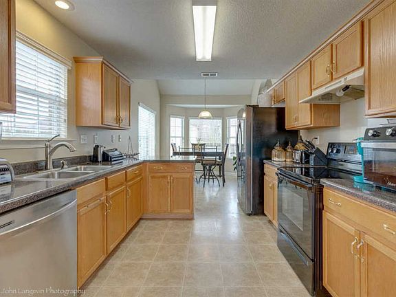4th image of 4772 Bloomfield Dr