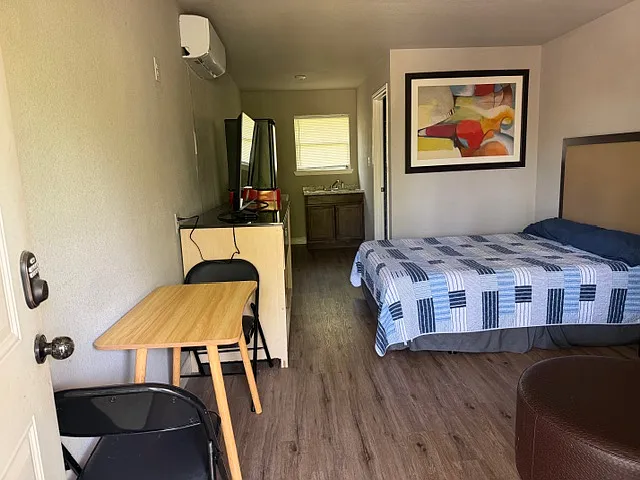 141 Whippoorwill Dr #1 — Photo 3
