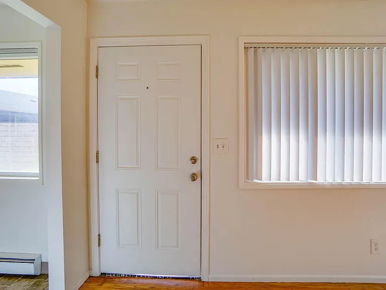 470 SE 12th Ave #5 — Photo 18